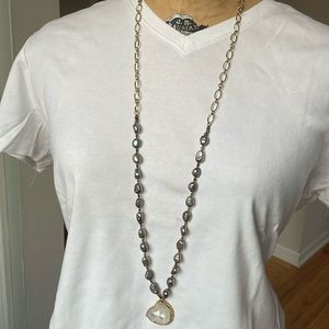 Makamol pearl and gold necklace with crystal pendant